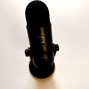 Blue Yeti USB Microphone – Blackout Edition – Fully Functional